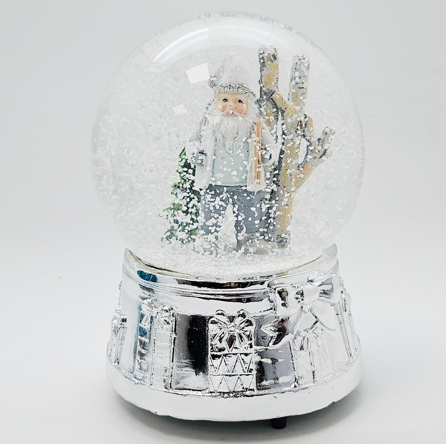 Edle Schneekugel Santa weiß Skier mit Silber-Sockel Geschenkschleife und Spieluhr 100 mm Durchmesser