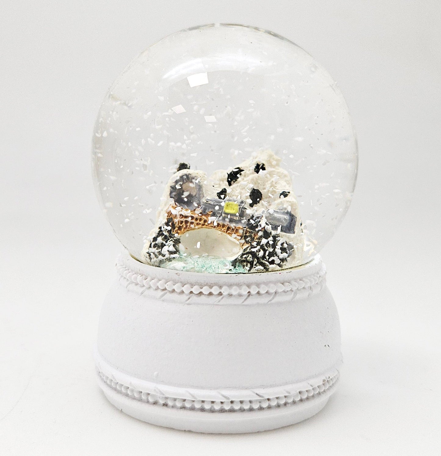 3 süße Mini - Schneekugeln Winter & Weihnacht mit Sockel weiß Nostalgie B: 45mm - Schneekugelhaus