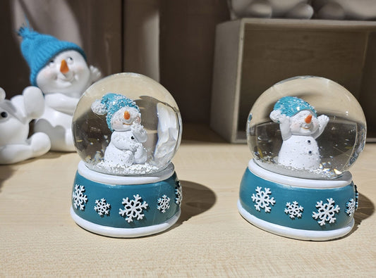 4 Schneekugeln Schneemann mit Sockel türkis weiß Schneeflocke B: 65mm - Schneekugelhaus