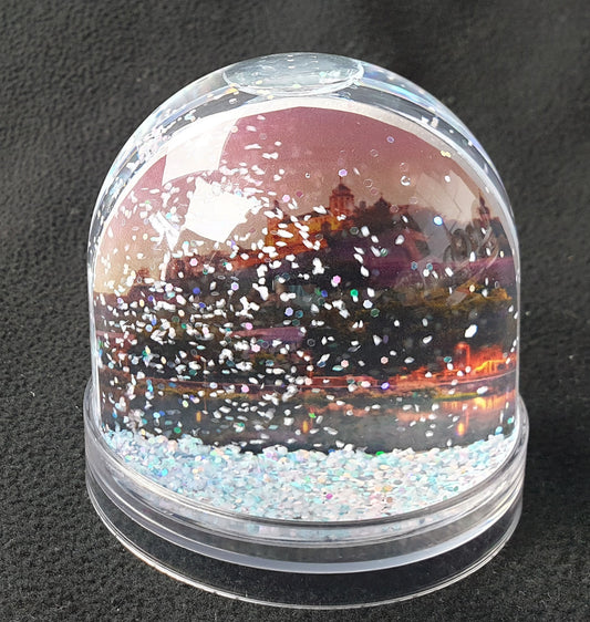Foto-Schneekugel groß mit transparentem Sockel und Schnee und Glitzer - Schneekugelhaus