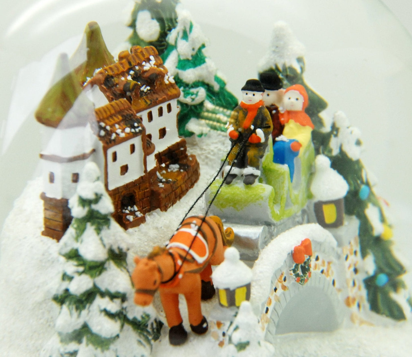 Mega Schneekugel Historische Kutschfahrt zum Weihnachtsmarkt - Musikspieluhr Winter Wonderland - Schneekugelhaus