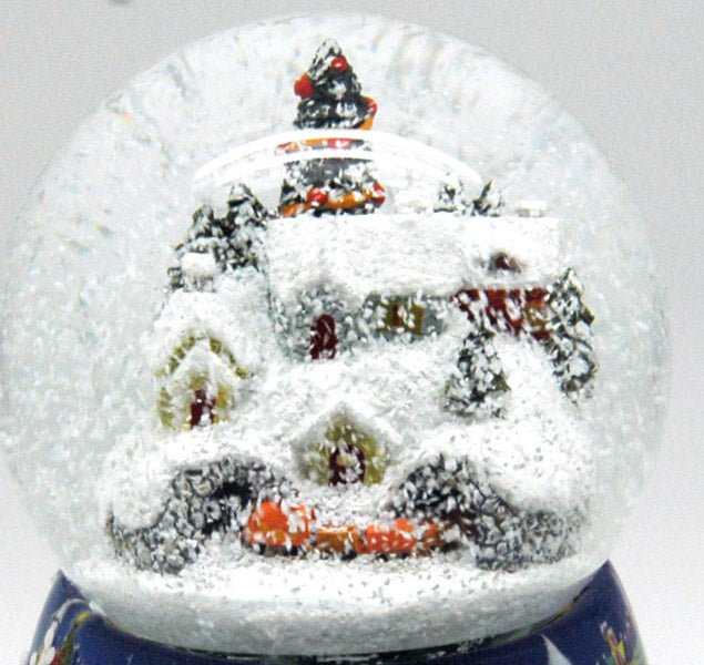 Nostalgie-Schneekugel mit Weihnachtsdorf mit Christbaum und Spieluhr Winter Wonderland - Schneekugelhaus