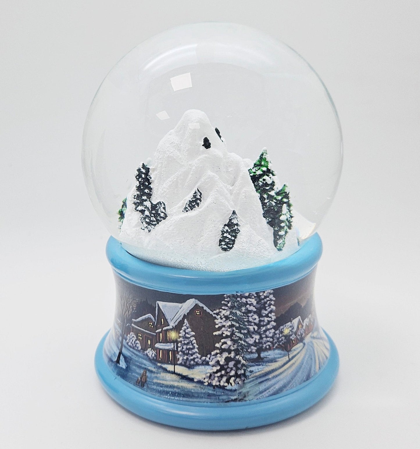 Nostalgische Schneekugel Berg mit Brücke Winterlandschaft blauer Rand 100 mm Durchmesser mit Spieluhr - Schneekugelhaus