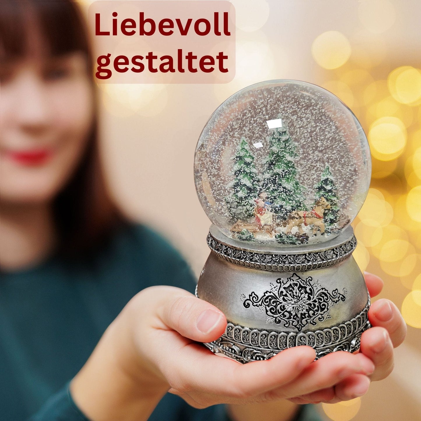Nostalgische Schneekugel Schlittenfahrt auf Zinnsockel 100 mm Durchmesser mit Spieluhr - Schneekugelhaus