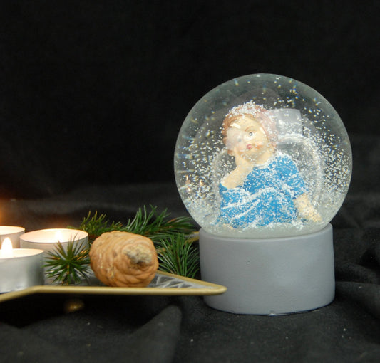 Schneekugel Engel blau auf Sockel grau rund "PURE-Line" 10 cm Durchmesser - Schneekugelhaus