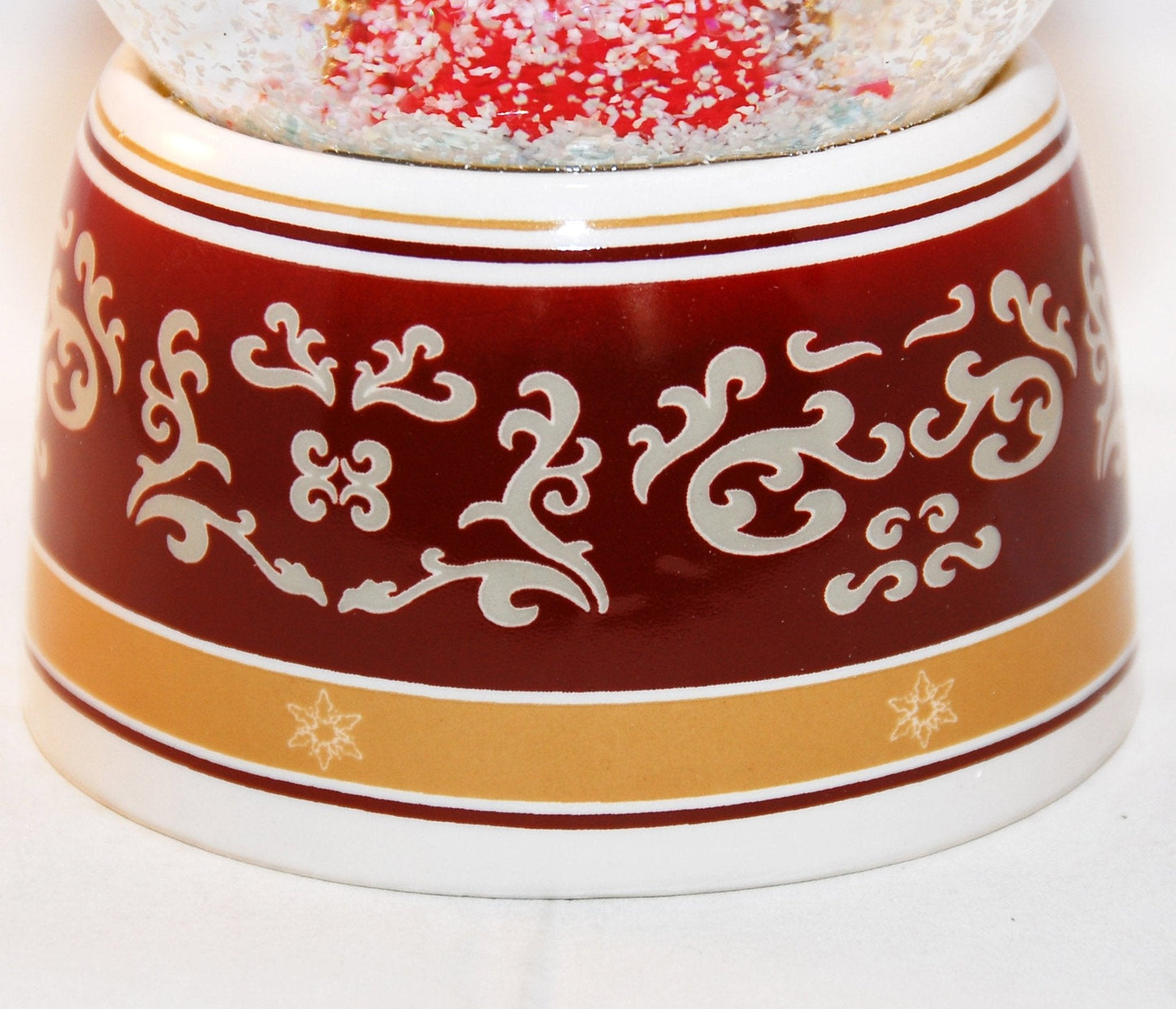 Schneekugel Engel rot mit Spieluhr - Schneekugelhaus