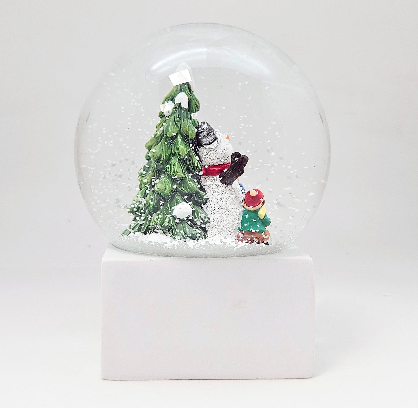 Schneekugel Kinder bauen Schneemann auf Sockel weiß eck "PURE - Line" 10 cm Durchmesser - Schneekugelhaus