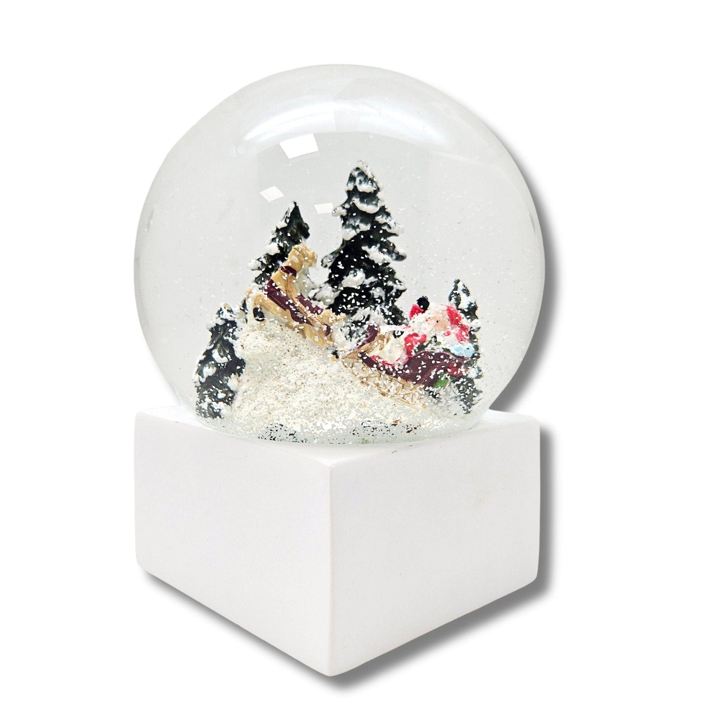 Schneekugel Santa auf Schlitten auf Sockel weiß eckig "PURE - Line" 10 cm Durchmesser - Schneekugelhaus