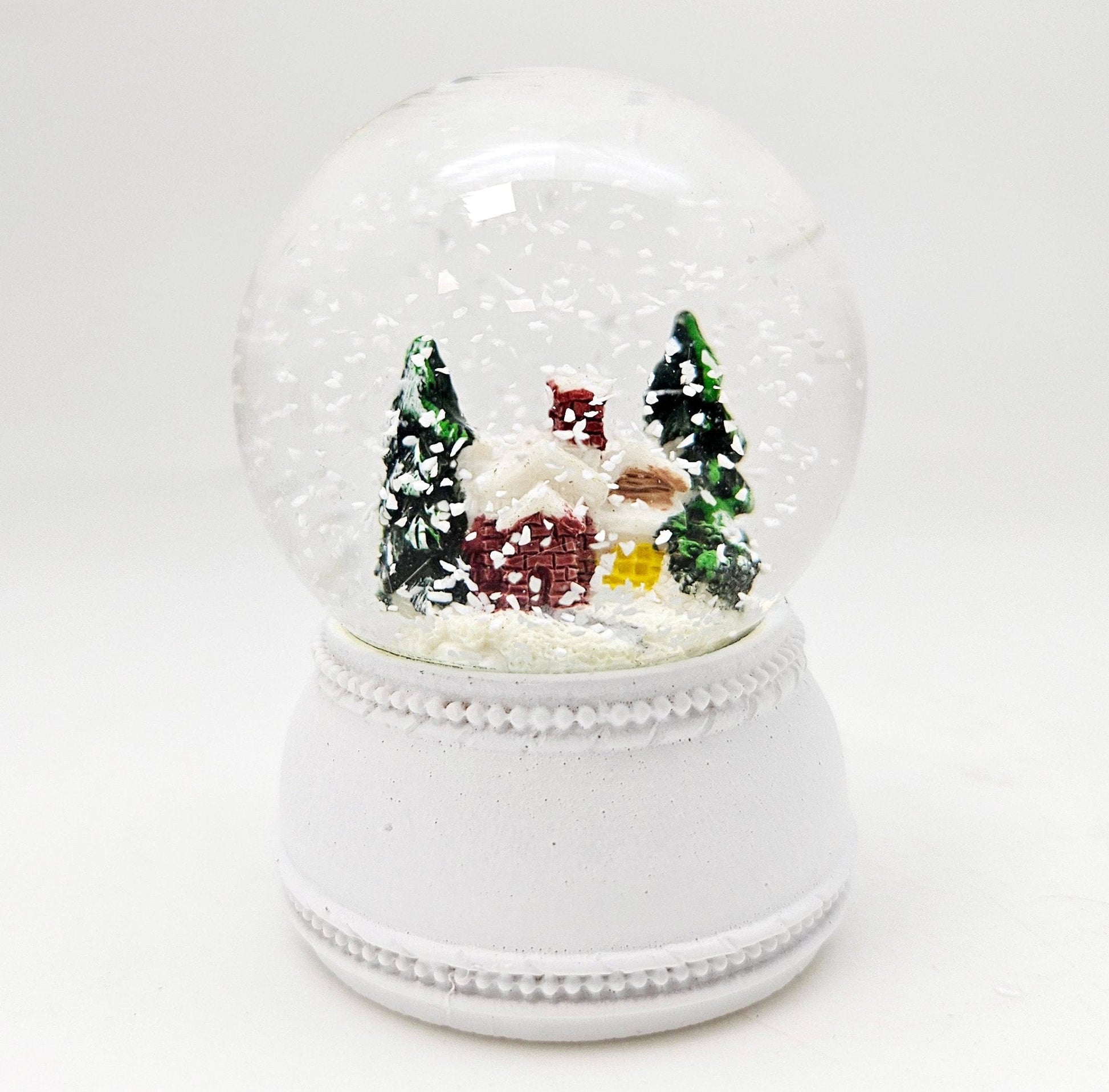 3 süße Mini - Schneekugeln Winter & Weihnacht mit Sockel weiß Nostalgie B: 45mm - Schneekugelhaus