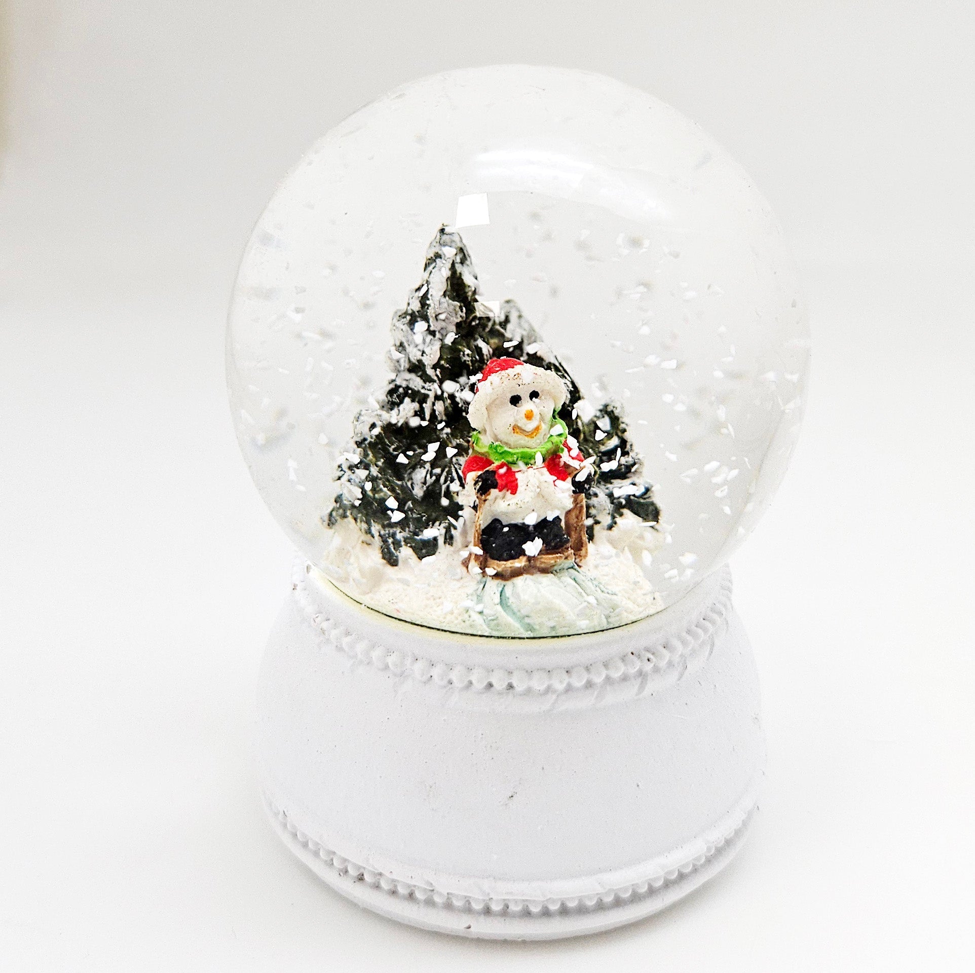 3 süße Mini - Schneekugeln Winter & Weihnacht mit Sockel weiß Nostalgie B: 45mm - Schneekugelhaus