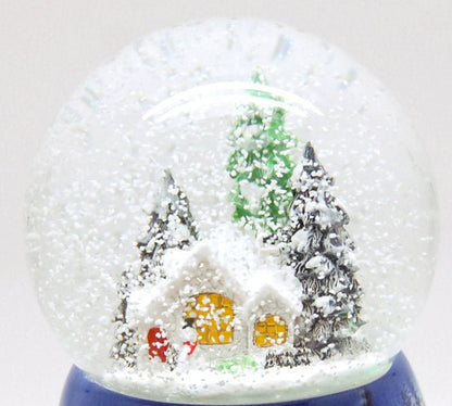Nostalgie-Schneekugel mit Schneemann vor Hütte mit Snowmotion, LED und Spieluhr - Schneekugelhaus