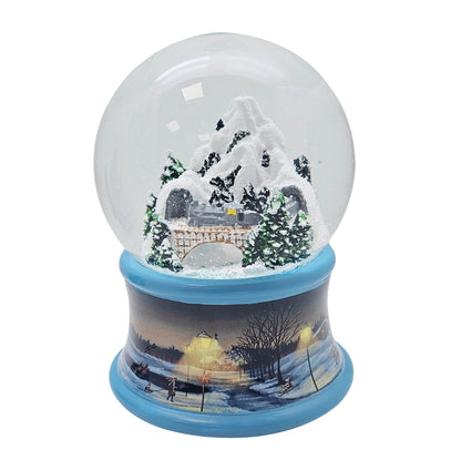 Nostalgische Schneekugel Berg mit Brücke Winterlandschaft blauer Rand 100 mm Durchmesser mit Spieluhr - Schneekugelhaus