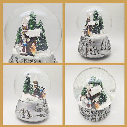 Nostalgische Schneekugel Weihnachtsspaziergang auf Silber Landschaft 100 mm Durchmesser mit Spieluhr - Schneekugelhaus