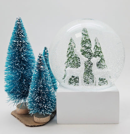 Schneekugel 2 Rehe auf Sockel weiß eck "PURE - Line" 10 cm Durchmesser - Schneekugelhaus