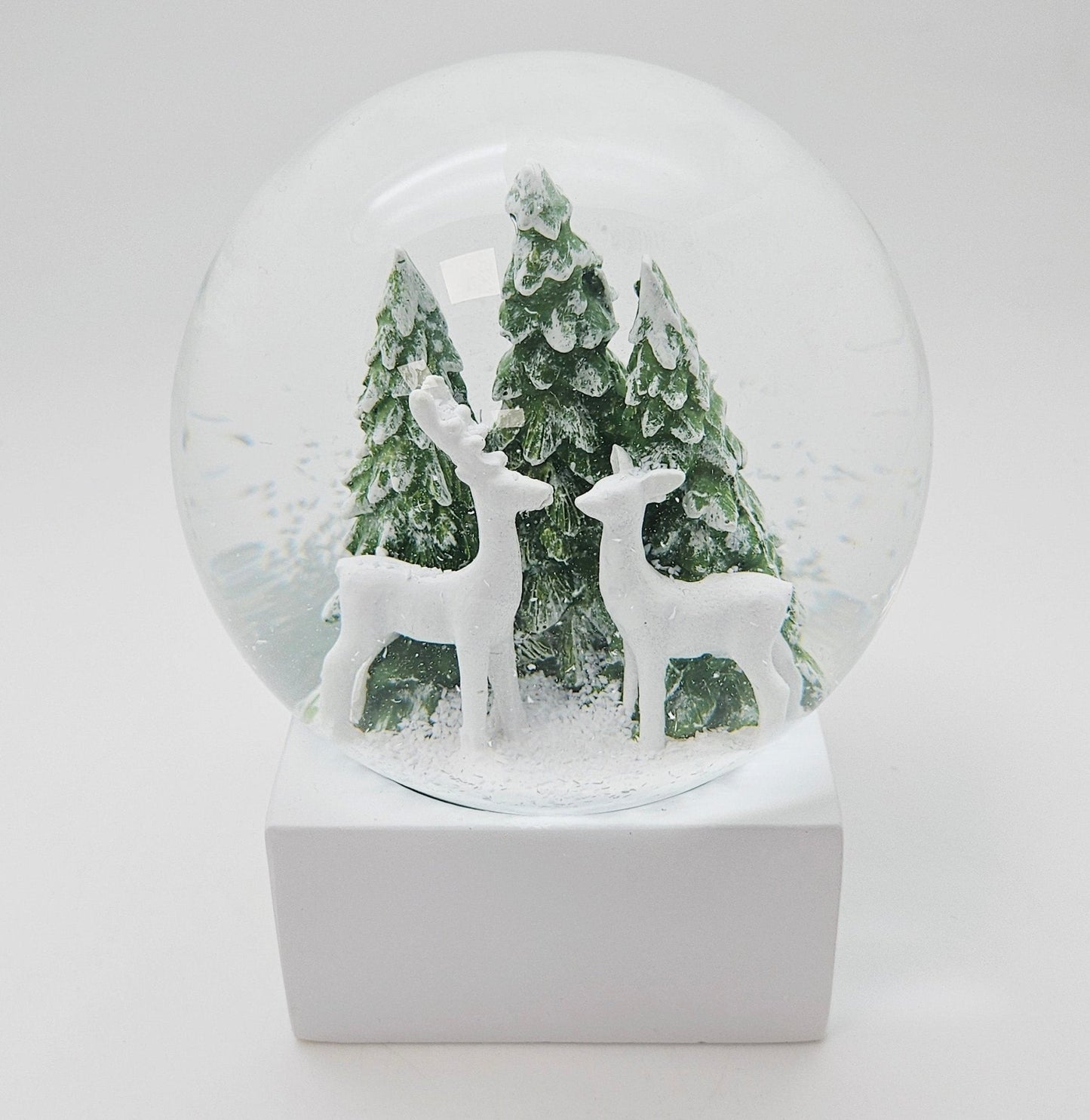 Schneekugel 2 Rehe auf Sockel weiß eck "PURE - Line" 10 cm Durchmesser - Schneekugelhaus