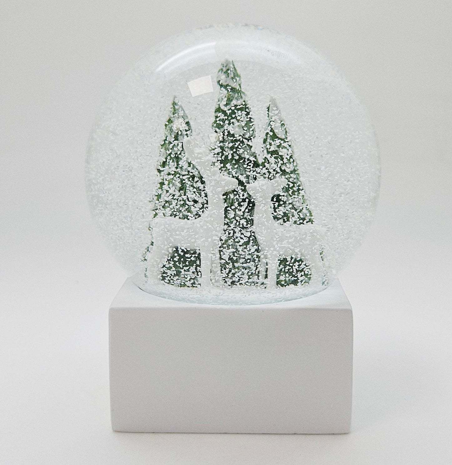 Schneekugel 2 Rehe auf Sockel weiß eck "PURE - Line" 10 cm Durchmesser - Schneekugelhaus
