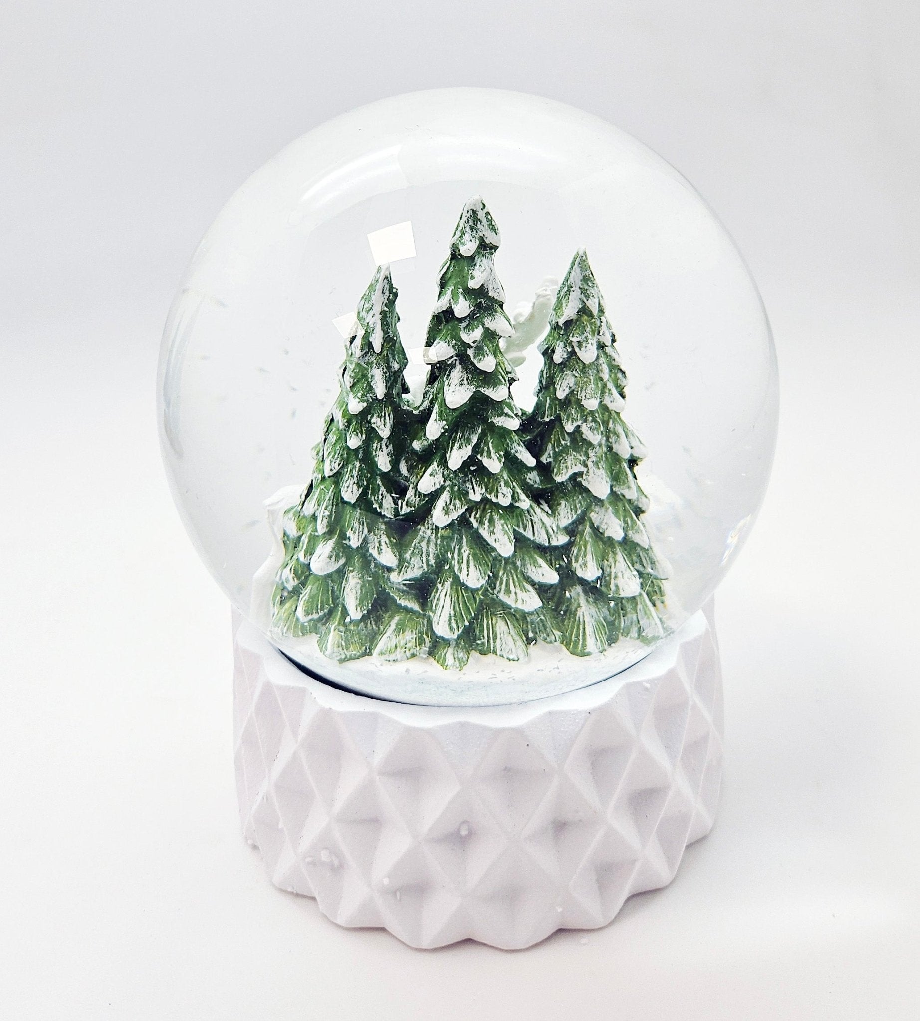 Schneekugel 2 Rehe auf Sockel weiß kubisch "PURE - Line" 10 cm Durchmesser - Schneekugelhaus