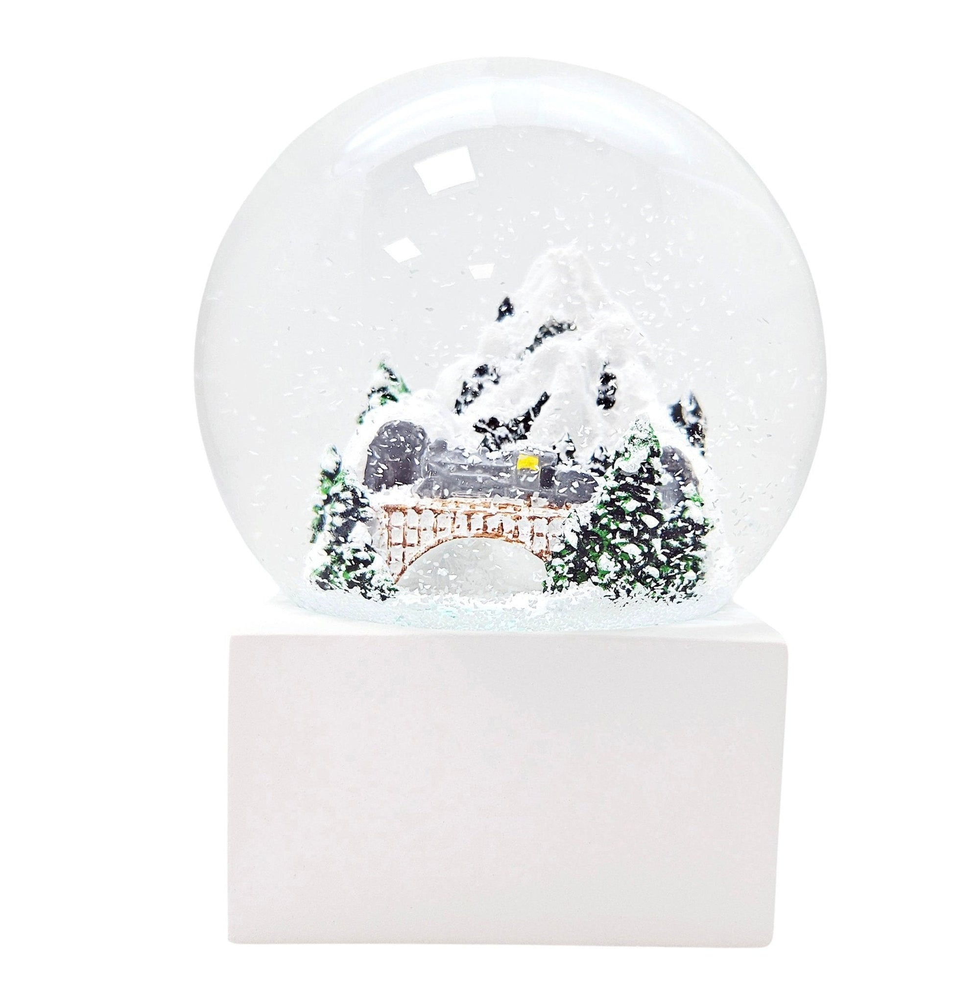 Schneekugel Berge mit Brücke auf Sockel weiß eck "PURE - Line" 10 cm Durchmesser - Schneekugelhaus