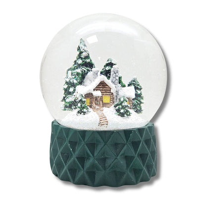 Schneekugel Hüttenzauber auf Sockel grün kubisch "PURE - Line" 10 cm Durchmesser - Schneekugelhaus