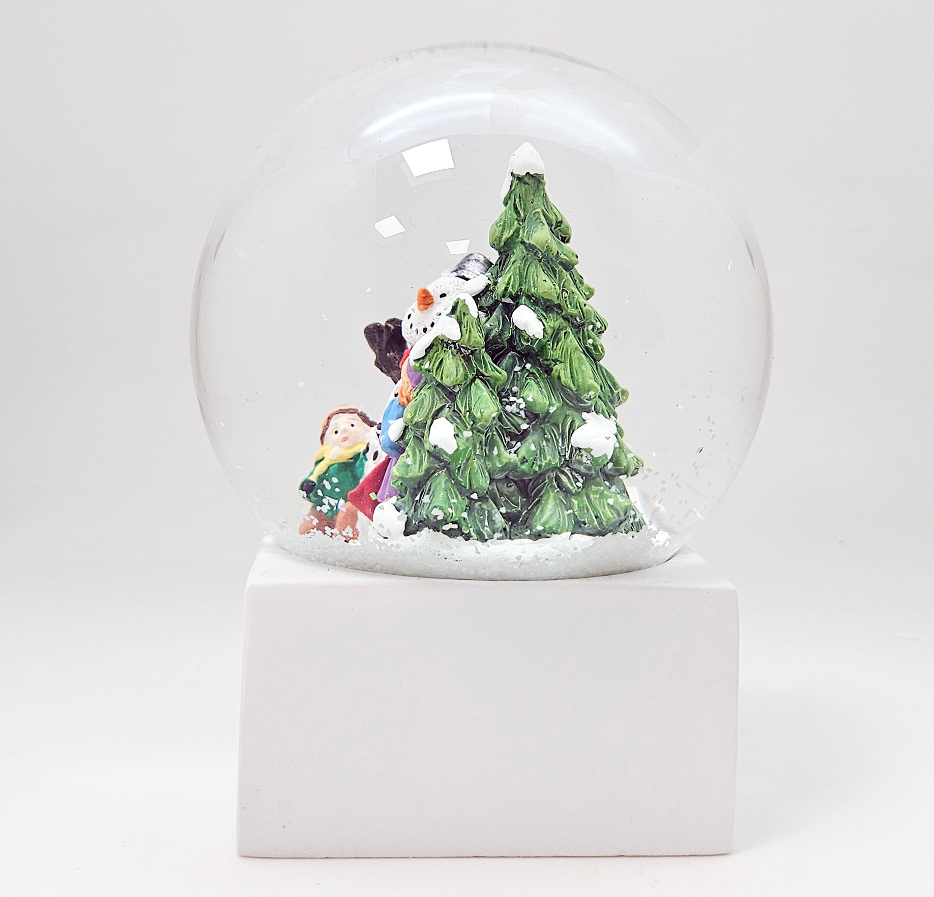 Schneekugel Kinder bauen Schneemann auf Sockel weiß eck "PURE - Line" 10 cm Durchmesser - Schneekugelhaus