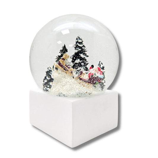 Schneekugel Santa auf Schlitten auf Sockel weiß eckig "PURE - Line" 10 cm Durchmesser - Schneekugelhaus