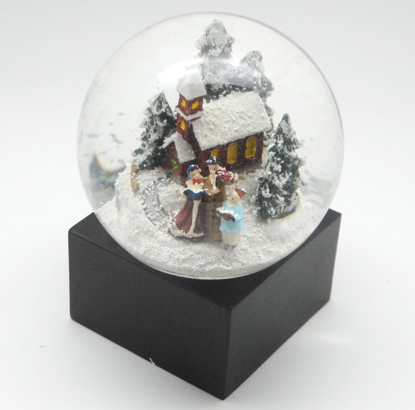 Schneekugel Weihnachtsspaziergang auf Sockel schwarz eckig "PURE-Line" 10 cm Durchmesser - Schneekugelhaus