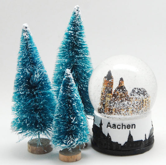 Souvenir Schneekugel Aachen mit Achener Dom und Skyline in schwarz weiß - Schneekugelhaus