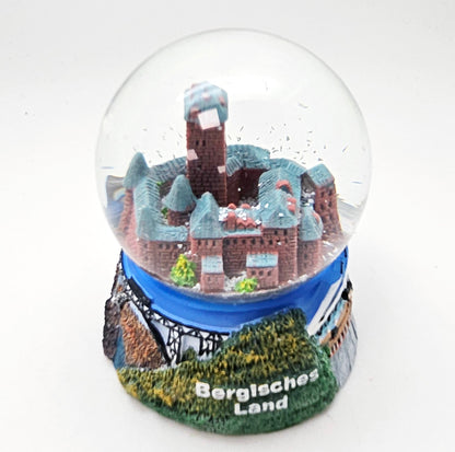 Souvenir Schneekugel Bergisches Land mit Schloss Burg Wuppertal Schwebebahn B: 6,5 H: 8,5 - Schneekugelhaus