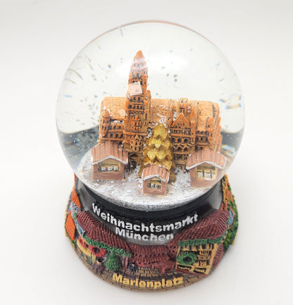Souvenir Schneekugel Weihnachtsmarkt München Rathaus B: 6,5 H: 8,5 - Schneekugelhaus